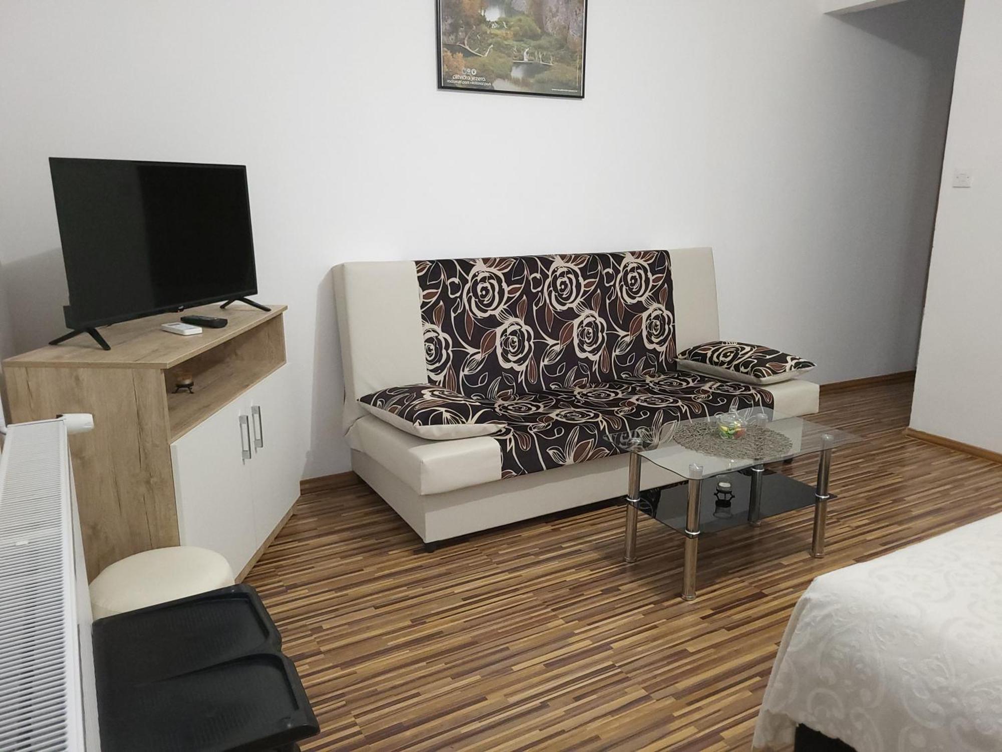 Apartment & Room Toma 斯莫利亚纳茨 外观 照片