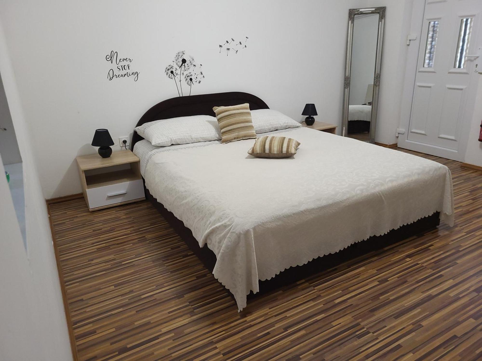 Apartment & Room Toma 斯莫利亚纳茨 外观 照片