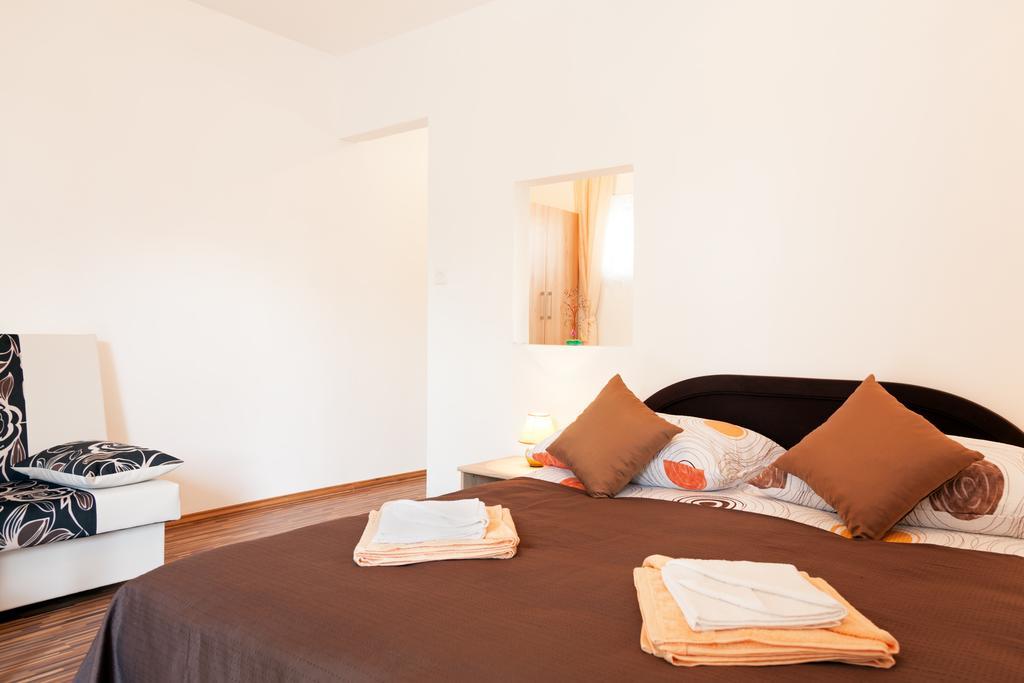 Apartment & Room Toma 斯莫利亚纳茨 外观 照片