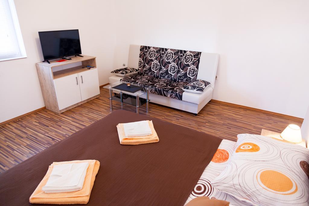 Apartment & Room Toma 斯莫利亚纳茨 外观 照片
