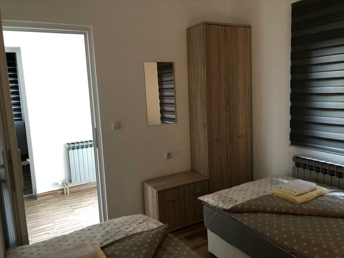 Apartment & Room Toma 斯莫利亚纳茨 外观 照片